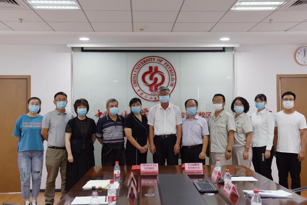 校区文理学院与中石油新疆销售克拉玛依分公司签订合作协议9