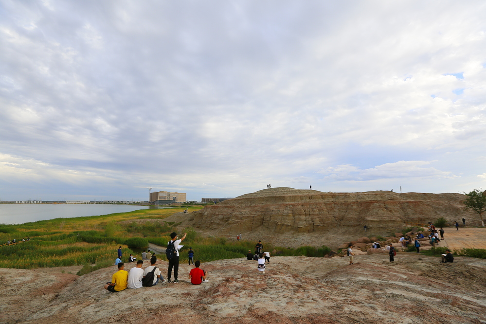 20190611-校区资源18级同学开展红山湖素描活动-石油学院-刘莹-1