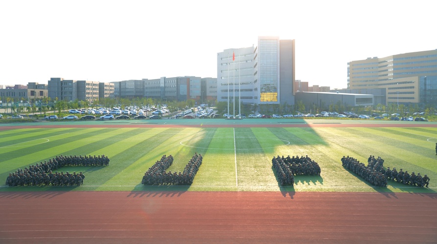 20170910-中国石油大学（北京）克拉玛依校区举行2017级新生军训结典礼-刘宇峰.10