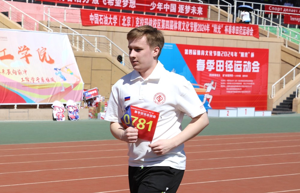 学生组男子800米 郝佳瑛 (36)