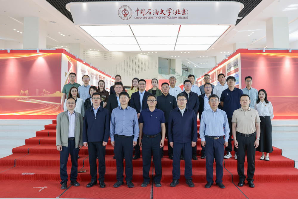 20250429中国石油大学（北京）克拉玛依校区“红山湖”导师聘任仪式-徐蓉 (277)