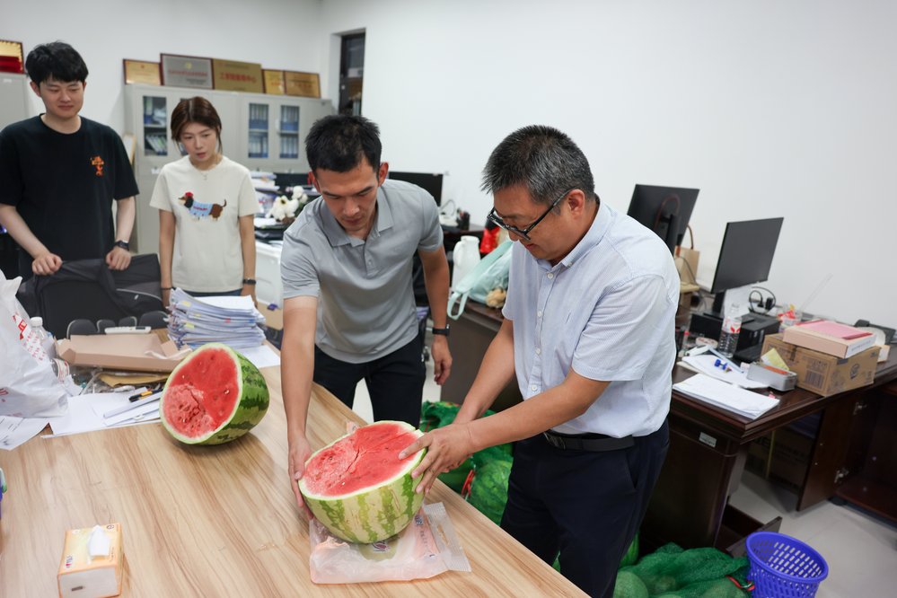 20260706校区领导开展暑期送清凉活动 (396).JPG_proc
