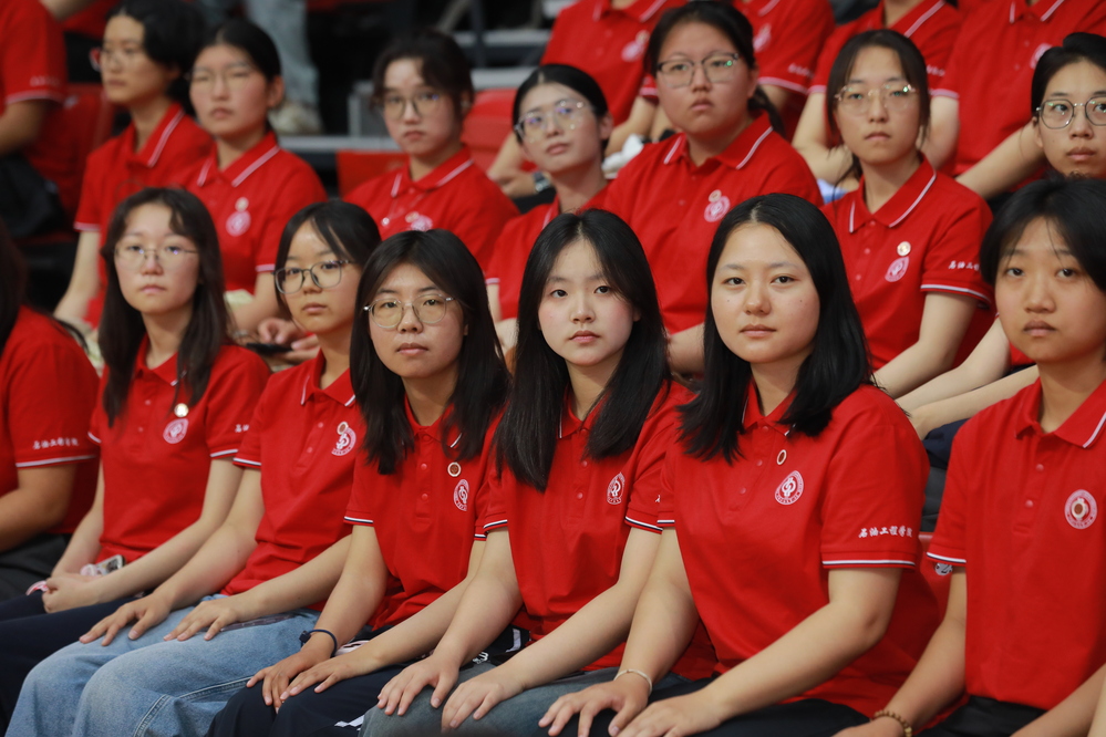 20260906新生开学典礼观众席新生特写 (33)