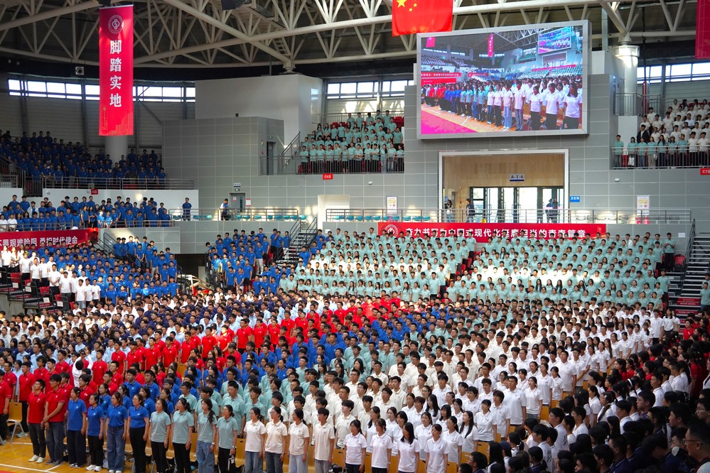 20260906新生开学典礼奏唱国歌&校歌 (12)